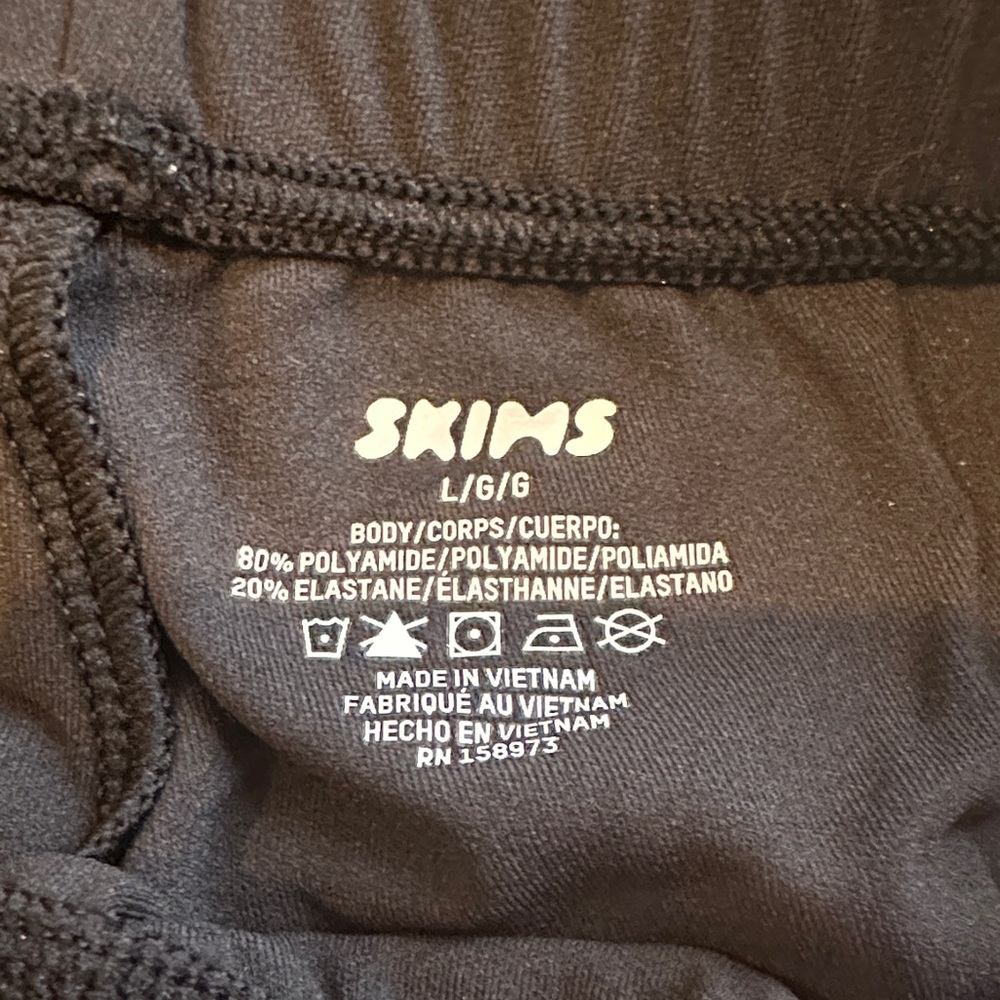 SKIMS Fits Everybody Legging - Picture 2 of 4